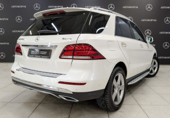 Подержанный автомобиль Mercedes-Benz GLE 2018 года (5 фото)