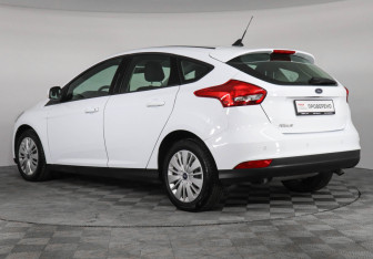 Подержанный автомобиль Ford Focus Hatchback 2018 года (7 фото)