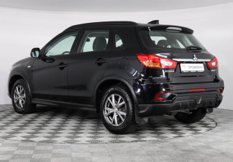 Подержанный автомобиль Mitsubishi ASX 2018 года (7 фото)