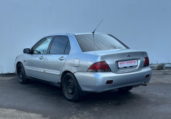 Подержанный автомобиль Mitsubishi Lancer Sedan 2006 года (7 фото)