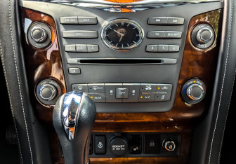 Подержанный автомобиль Infiniti QX80 2016 года (27 фото)