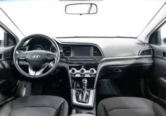 Подержанный автомобиль Hyundai Elantra Sedan 2020 года (6 фото)