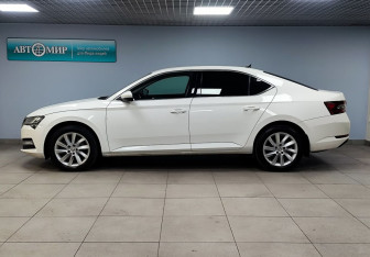 Подержанный автомобиль Skoda Superb Liftback 2019 года (8 фото)