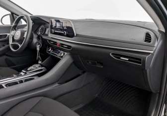 Подержанный автомобиль Hyundai Sonata 2023 года (11 фото)