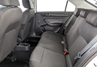 Подержанный автомобиль Skoda Rapid Liftback 2019 года (18 фото)