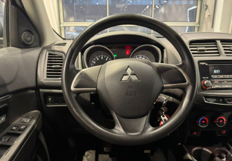 Подержанный автомобиль Mitsubishi ASX 2014 года (14 фото)