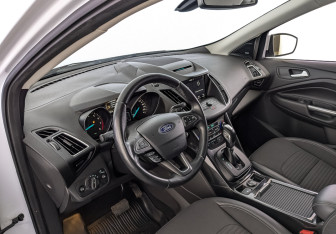 Подержанный автомобиль Ford Kuga 2019 года (15 фото)