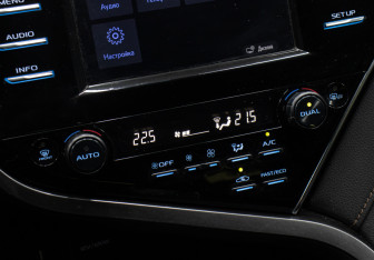 Подержанный автомобиль Toyota Camry Sedan 2018 года (17 фото)