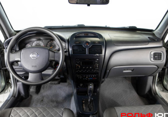 Подержанный автомобиль Nissan Almera Classic 2007 года (11 фото)