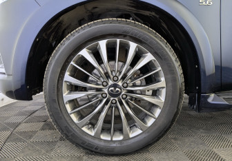 Подержанный автомобиль Infiniti QX80 2019 года (16 фото)