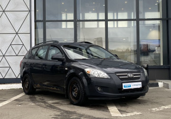 Подержанный автомобиль Kia Ceed Wagon 2008 года (3 фото)