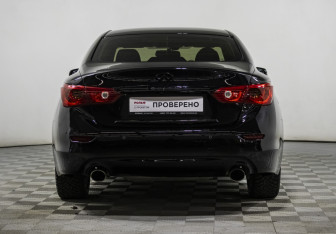 Подержанный автомобиль Infiniti Q50 2017 года (6 фото)