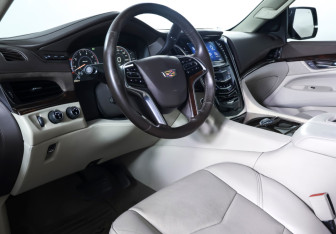 Подержанный автомобиль Cadillac Escalade Suv 2015 года (19 фото)