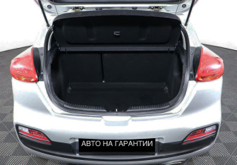 Подержанный автомобиль Kia Ceed Hatchback 2014 года (18 фото)