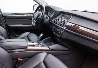 Подержанный автомобиль BMW X6 2012 года (9 фото)
