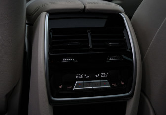 Подержанный автомобиль BMW X7 2020 года (14 фото)