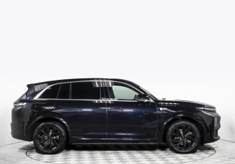 Подержанный автомобиль LiXiang L7 2024 года (4 фото)