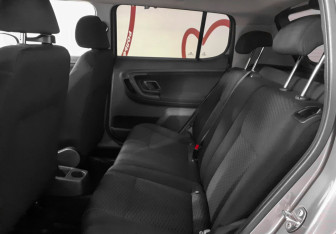 Подержанный автомобиль Skoda Fabia Hatchback 2014 года (10 фото)