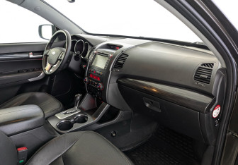 Подержанный автомобиль Kia Sorento 2011 года (11 фото)