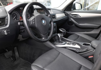 Подержанный автомобиль BMW X1 2013 года (16 фото)