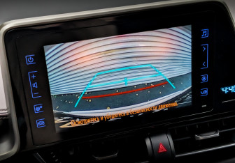 Подержанный автомобиль Toyota C-HR 2019 года (27 фото)