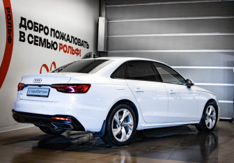 Подержанный автомобиль Audi A4 Sedan 2021 года (4 фото)