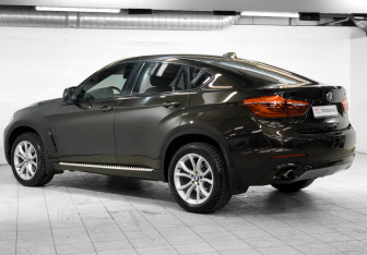 Подержанный автомобиль BMW X6 2015 года (6 фото)