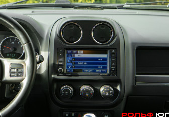 Подержанный автомобиль Jeep Compass 2012 года (12 фото)