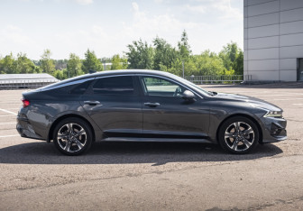 Подержанный автомобиль Kia K5 2020 года (4 фото)
