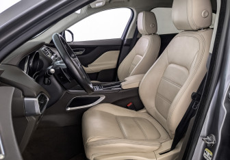 Подержанный автомобиль Jaguar F-Pace 2019 года (20 фото)