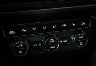Подержанный автомобиль Volkswagen Tiguan 2018 года (17 фото)