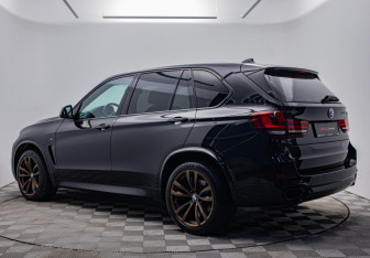 Подержанный автомобиль BMW X5 2016 года (3 фото)