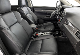 Подержанный автомобиль Mitsubishi Outlander 2019 года (24 фото)