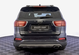 Подержанный автомобиль Kia Sorento 2018 года (6 фото)