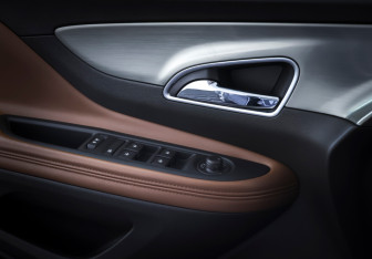 Подержанный автомобиль Opel Mokka 2014 года (19 фото)