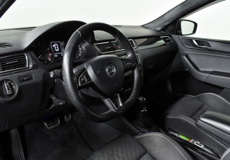 Подержанный автомобиль Skoda Rapid Liftback 2015 года (8 фото)