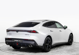 Подержанный автомобиль Changan UNI-V 2022 года (4 фото)