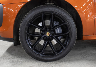 Подержанный автомобиль Porsche Macan 2021 года (30 фото)