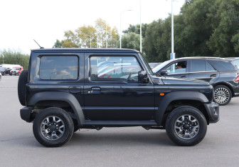 Подержанный автомобиль Suzuki Jimny 2025 года (4 фото)