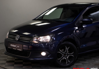 Подержанный автомобиль Volkswagen Polo Sedan 2011 года (21 фото)