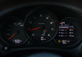 Подержанный автомобиль Porsche Macan 2016 года (12 фото)
