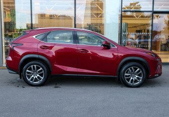 Подержанный автомобиль Lexus NX 2017 года (4 фото)