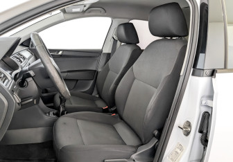 Подержанный автомобиль Skoda Rapid Liftback 2017 года (20 фото)