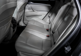 Подержанный автомобиль BMW X6 2013 года (10 фото)