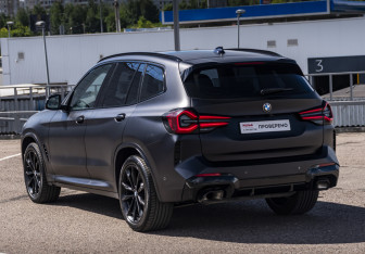 Подержанный автомобиль BMW X3 2024 года (8 фото)