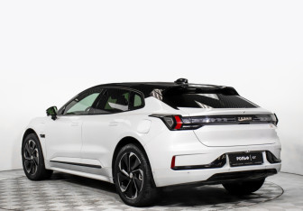 Подержанный автомобиль Zeekr 001 2022 года (7 фото)