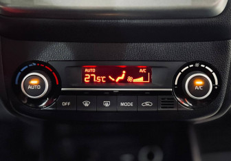 Подержанный автомобиль Kia Rio Sedan 2017 года (16 фото)