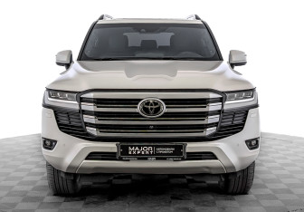 Подержанный автомобиль Toyota Land Cruiser Suv 2022 года (2 фото)