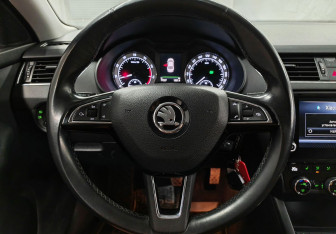 Подержанный автомобиль Skoda Octavia Liftback 2017 года (12 фото)