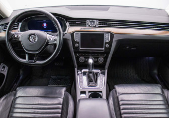 Подержанный автомобиль Volkswagen Passat Wagon 2017 года (13 фото)